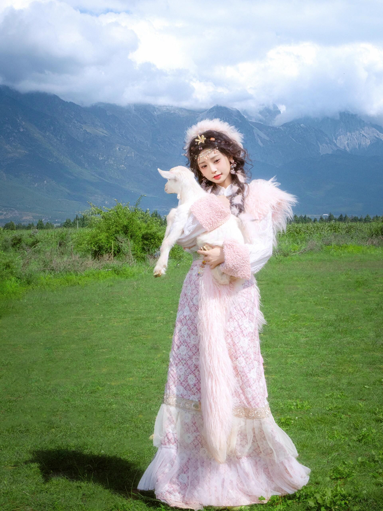 Ethnic Fashion Photography - Yunnan Tibetan Costume Lijiang Tibetan Girl